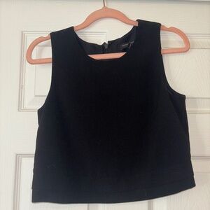BR cropped sleeveless blouse